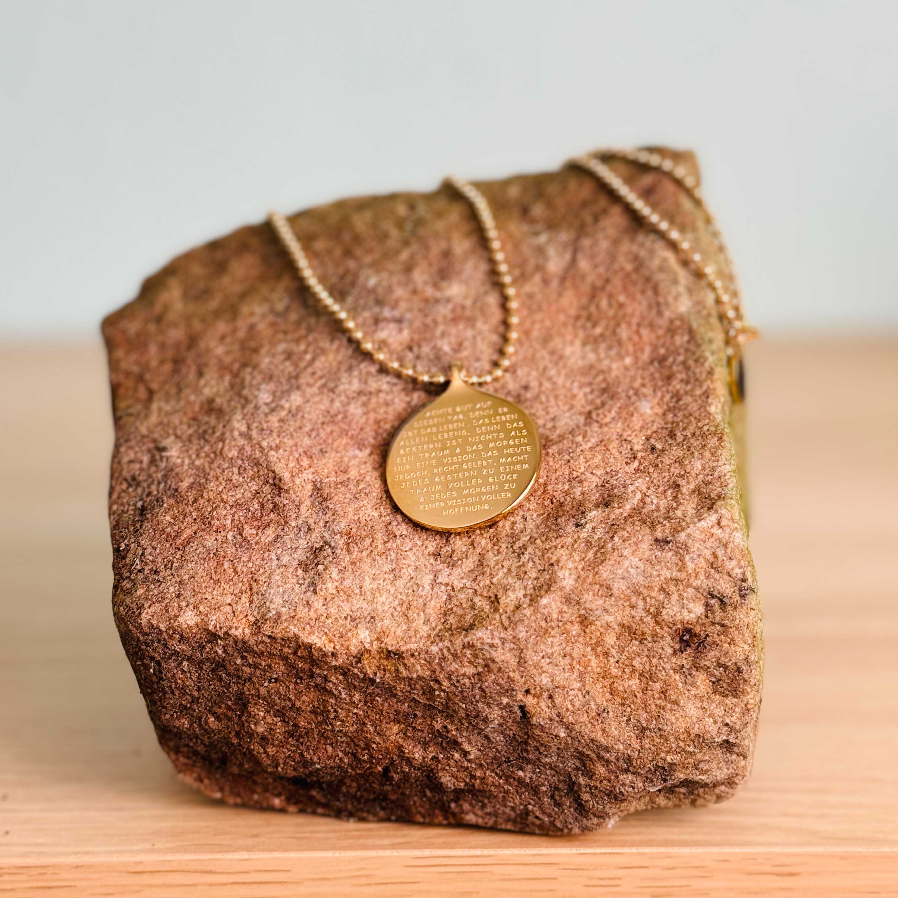 Kugelkette mit Amulett