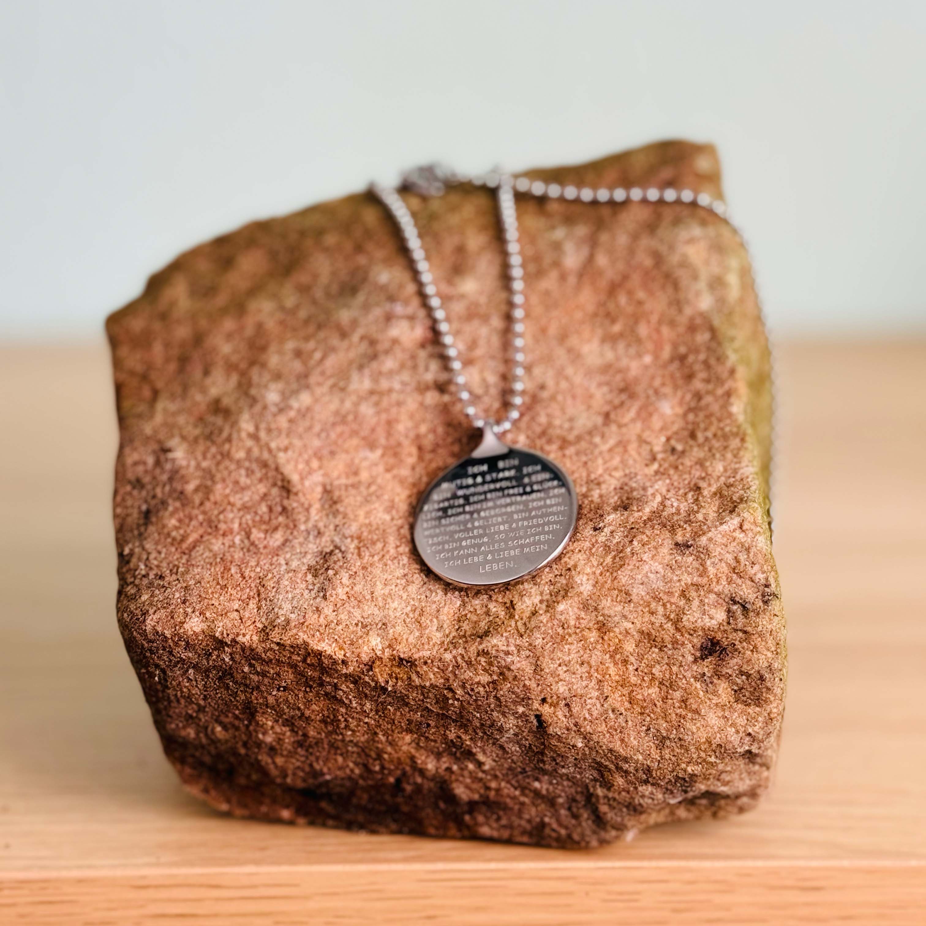 Kugelkette mit Amulett