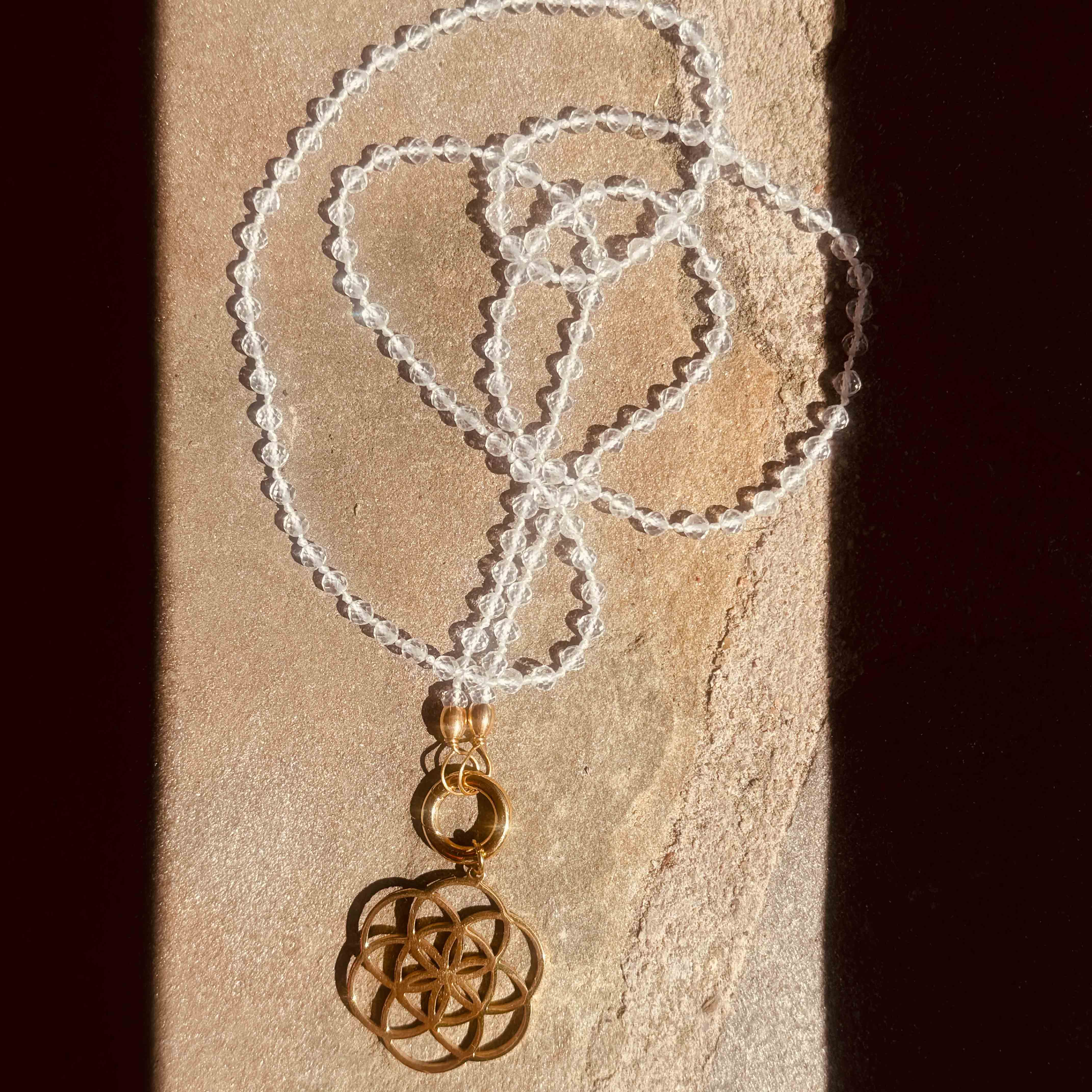 Edelsteinkette Bergkristall mit Blume des Lebens